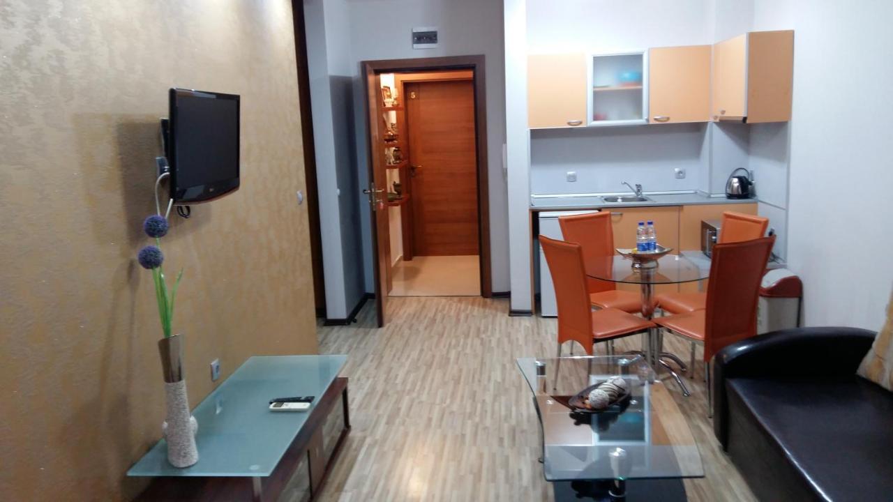 Fantasy Apartaments And Studios Avenue Комплекс Фантазия Хисаря Hisarja Exterior foto