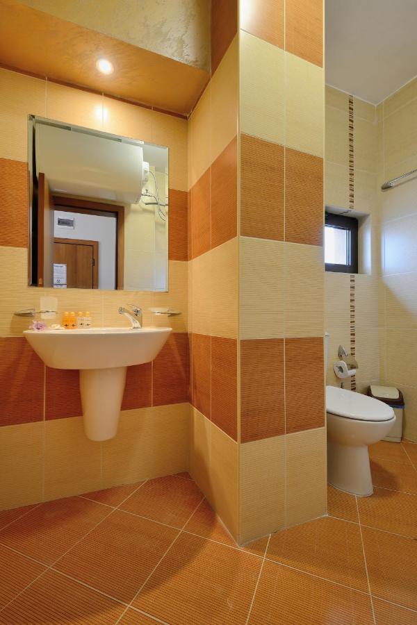 Fantasy Apartaments And Studios Avenue Комплекс Фантазия Хисаря Hisarja Exterior foto
