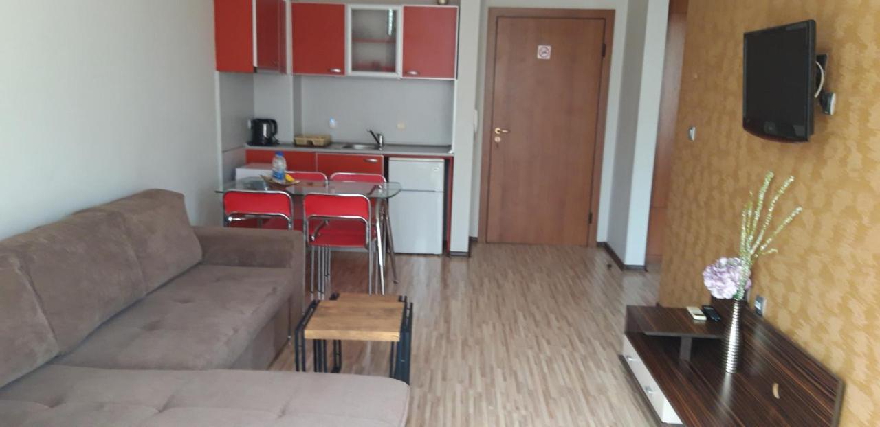 Fantasy Apartaments And Studios Avenue Комплекс Фантазия Хисаря Hisarja Exterior foto